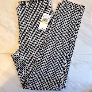NWT super skinny pull on Michael Kors pants, black & white losange print - US 8